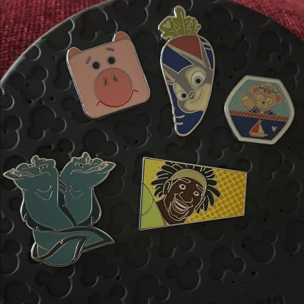 Disney pins Set